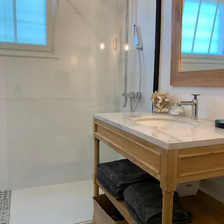 Couette-café Villa-arestel Chambres&table D'hôtes Ares