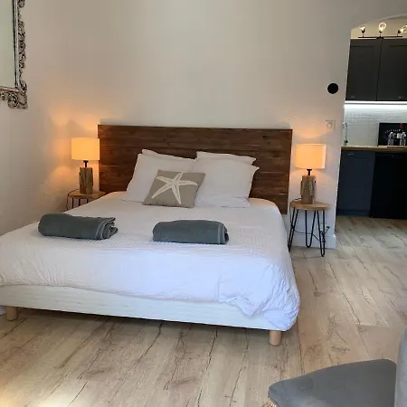 Les De L'arestel Bed & Breakfast Ares