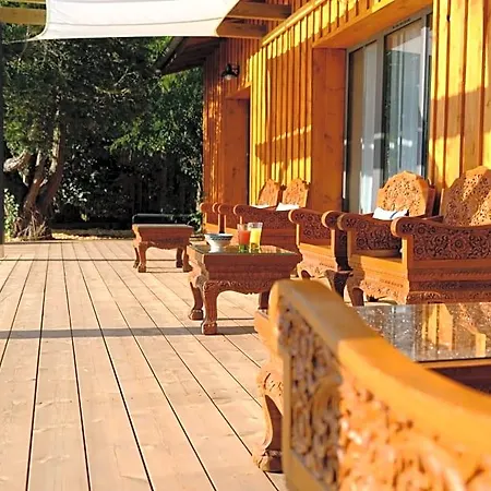 Les De L'arestel Bed & Breakfast Ares