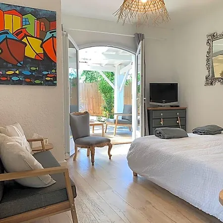 Les De L'arestel Bed & Breakfast Ares