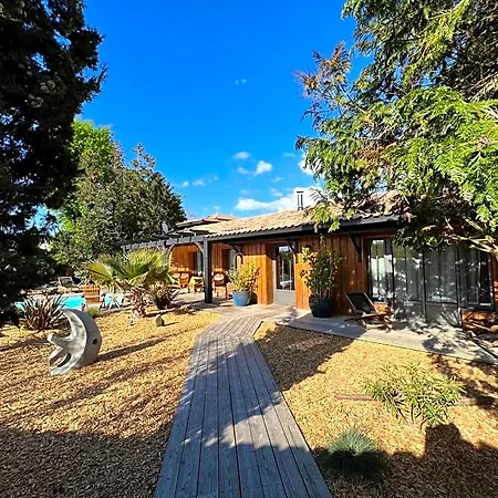 Les De L'arestel Bed & Breakfast Ares
