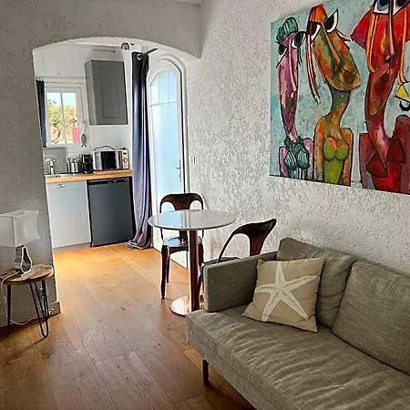 Les De L'arestel Bed & Breakfast Ares