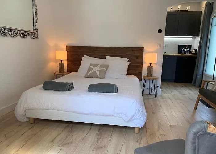 Les De L'arestel Bed & Breakfast Ares