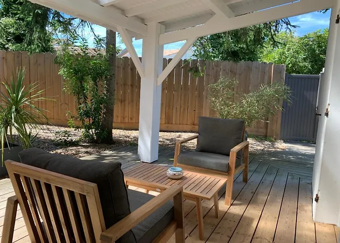 Les De L'arestel Bed & Breakfast 3*